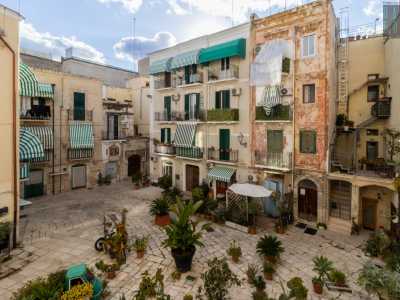 Da quest�altezza si riesce ad ammirare nella sua totalit� la sottostante Corte Incuria...